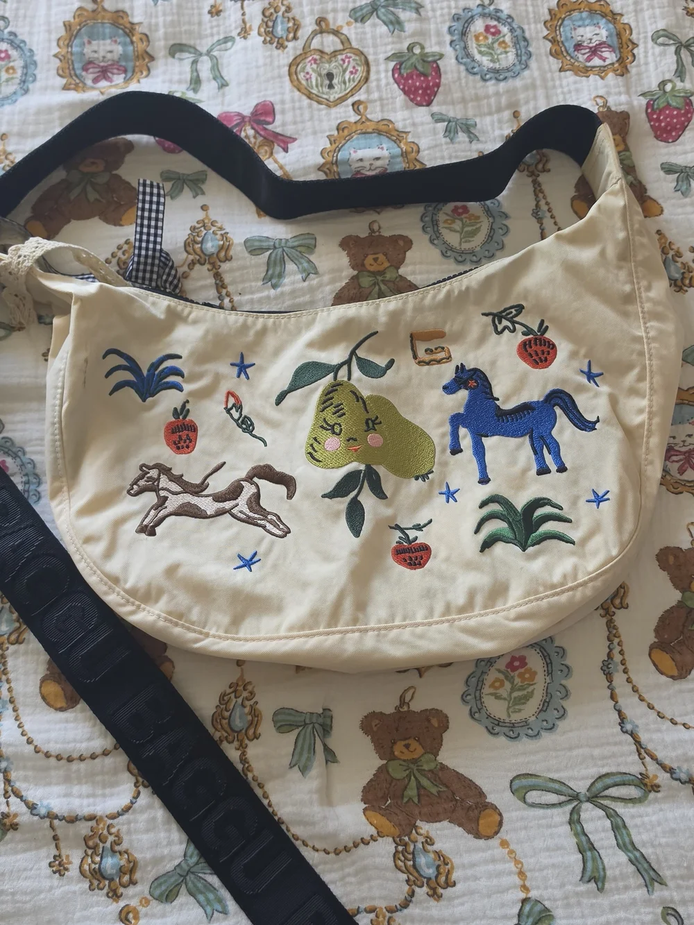 BAGGU Medium Embroidered Cream Crescent Shoulder Bag